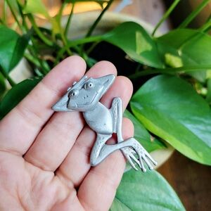 Vintage Mali Signed Pewter Bobblehead Frog Lapel Brooch Pin